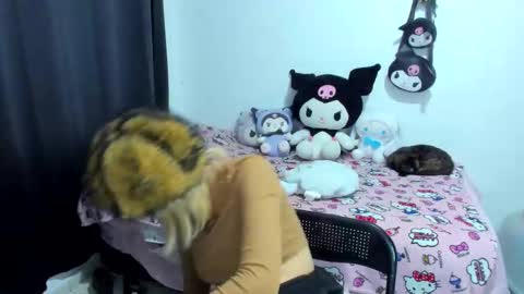 Azu Moure online show from November 5, 12:54 am