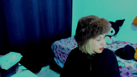 Azu Moure online show from March 27, 4:18 am