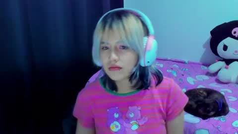 Azu Moure online show from July 31, 6:24 am