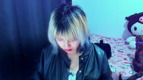 Azu Moure online show from August 9, 2:35 am