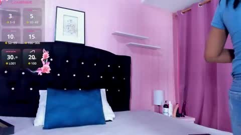Snapshot of azul_moonn chatting on October 10, 4:11 am azul_moonn online show from October 10, 4:11 am
