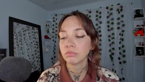 Snapshot of azumi_saan chatting on January 10, 2:35 am azumi saan online show from January 10, 2:35 am