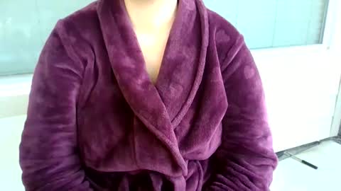 Snapshot of azuregoddess chatting on May 25, 2:12 pm azuregoddess online show from May 25, 2:12 pm