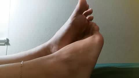 Snapshot of azuregoddess chatting on May 26, 3:35 am azuregoddess online show from May 26, 3:35 am