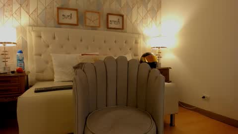 Snapshot of b3k_afrodict chatting on October 13, 1:22 pm Anny online show from October 13, 1:22 pm