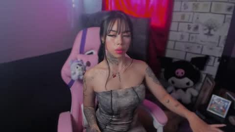 Snapshot of babee_04 chatting on October 7, 8:50 pm babee online show from October 7, 8:50 pm