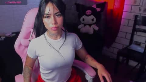 Snapshot of babee_04 chatting on November 6, 8:10 pm babee online show from November 6, 8:10 pm