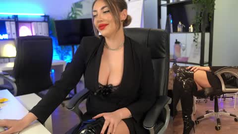 Olivia and Lexi online show from April 3, 5:05 am