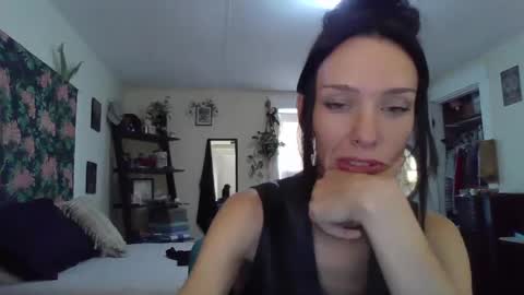 Fern Browning online show from September 26, 2:54 pm