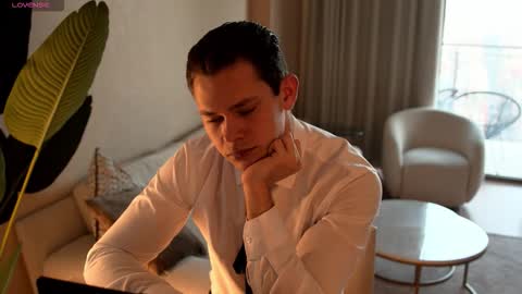 Luna and Medina online show from February 13, 1:51 pm