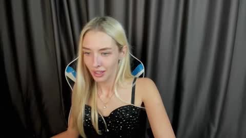 Snapshot of baby__xoxo chatting on September 23, 8:28 am Alice online show from September 23, 8:28 am