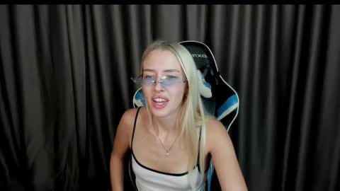 Snapshot of baby__xoxo chatting on September 27, 6:07 am Alice online show from September 27, 6:07 am