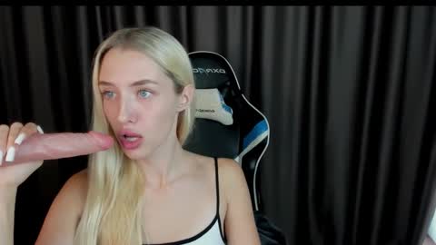 Snapshot of baby__xoxo chatting on September 30, 7:13 am Alice online show from September 30, 7:13 am