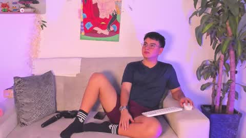 Snapshot of baby_angel_19 chatting on November 28, 10:12 pm Anngel online show from November 28, 10:12 pm