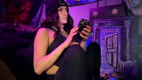 Snapshot of baby_buddha chatting on December 8, 9:46 am baby buddha online show from December 8, 9:46 am