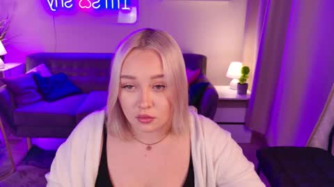 L O L I T A online show from December 14, 8:35 pm