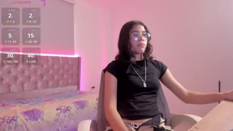 Snapshot of baby_glow01 chatting on October 11, 12:58 pm baby_glow01 online show from October 11, 12:58 pm