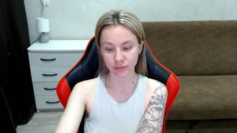 baby_kitte online show from November 6, 3:07 am