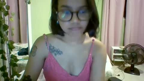 Snapshot of babybeelee chatting on December 19, 1:45 am babybeelee online show from December 19, 1:45 am