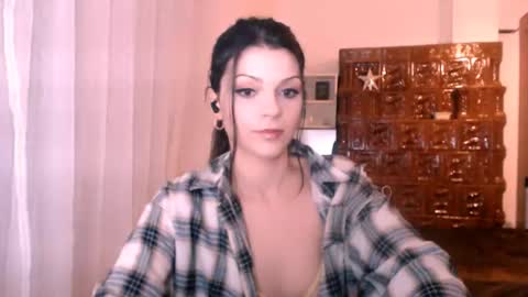 Snapshot of babydoll122060 chatting on January 30, 5:19 am Eli online show from January 30, 5:19 am