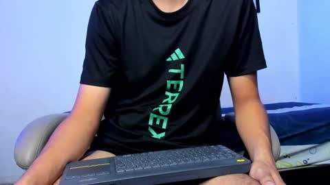 Snapshot of babyted273 chatting on February 2, 6:01 am Babyted273 online show from February 2, 6:01 am