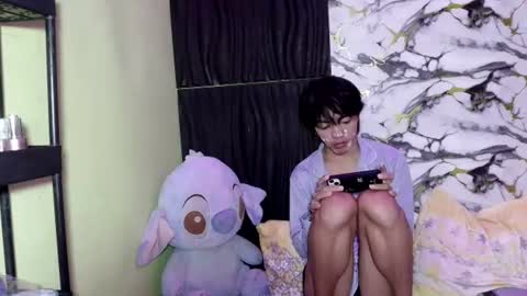 Snapshot of babytwinkxxxx chatting on June 11, 10:30 pm babytwinkxxxx online show from June 11, 10:30 pm