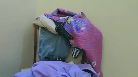 Snapshot of babyyolly chatting on September 16, 1:17 am babyyolly online show from September 16, 1:17 am