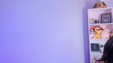 daya independent model online show from March 30, 8:32 pm