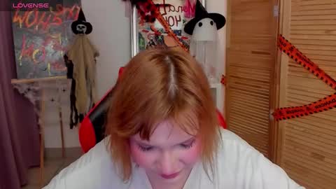 babyyulli online show from October 29, 8:38 am