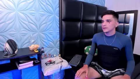 Snapshot of bad_boy_21_ chatting on March 1, 6:04 am bad_boy_21_ online show from March 1, 6:04 am