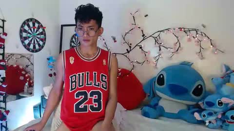 Snapshot of bad_boy_in_bed chatting on January 13, 8:47 pm jay online show from January 13, 8:47 pm