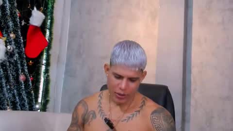 Snapshot of bad_boytoh chatting on December 15, 2:10 pm bad_boytoh online show from December 15, 2:10 pm