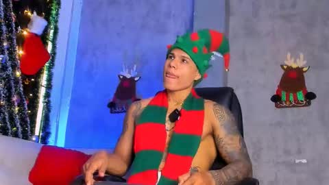 Snapshot of bad_boytoh chatting on December 16, 12:43 pm bad_boytoh online show from December 16, 12:43 pm