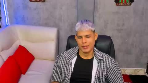 Snapshot of bad_boytoh chatting on December 18, 12:22 pm bad_boytoh online show from December 18, 12:22 pm