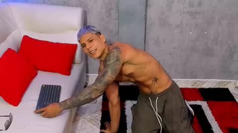 Snapshot of bad_boytoh chatting on December 19, 2:46 pm bad_boytoh online show from December 19, 2:46 pm