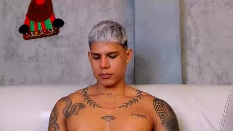 Snapshot of bad_boytoh chatting on December 22, 1:19 pm bad_boytoh online show from December 22, 1:19 pm