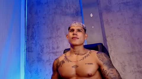 Snapshot of bad_boytoh chatting on February 4, 2:06 am bad_boytoh online show from February 4, 2:06 am