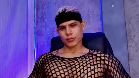 Snapshot of bad_boytoh chatting on February 7, 3:38 pm bad_boytoh online show from February 7, 3:38 pm