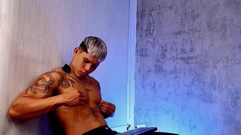 Snapshot of bad_boytoh chatting on February 23, 3:09 pm bad_boytoh online show from February 23, 3:09 pm