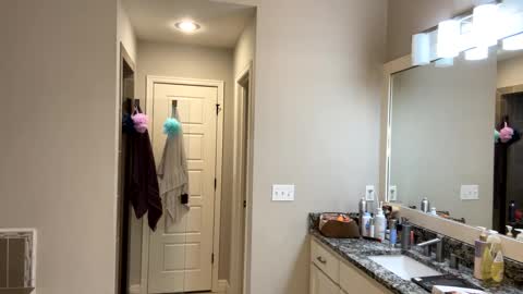 Snapshot of badboyson65 chatting on December 15, 6:18 am HotWifeFun32 online show from December 15, 6:18 am