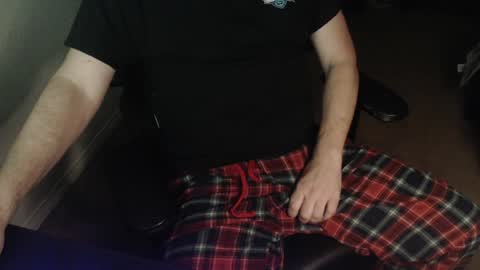 Snapshot of baddaddy77 chatting on January 6, 1:52 pm baddaddy77 online show from January 6, 1:52 pm