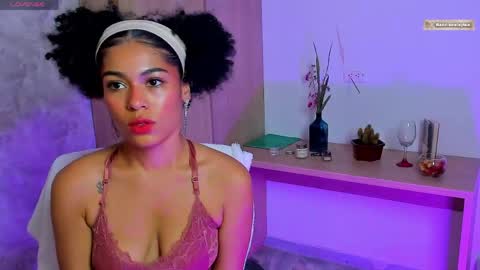 BADDIE DELAYLA online show from May 1, 7:07 pm