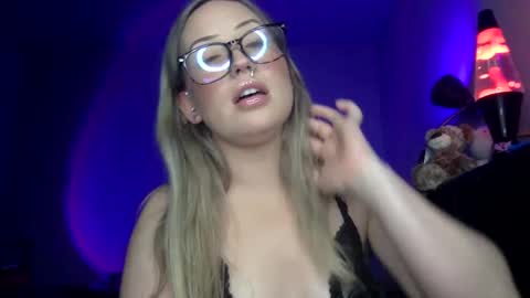 Snapshot of baddiejess618433 chatting on December 31, 7:10 am baddiejess618433 online show from December 31, 7:10 am