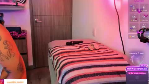 Snapshot of badeyes_crazylilgoat chatting on February 18, 9:55 pm Dan Lila online show from February 18, 9:55 pm