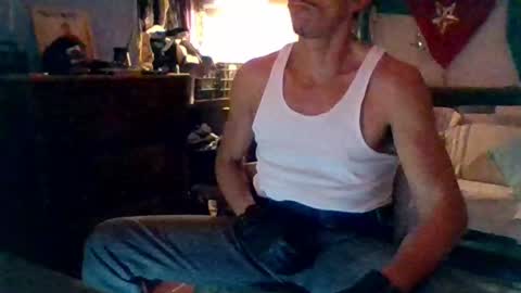 Snapshot of badhombremx chatting on January 30, 3:00 am Mexican livin Off the Wall online show from January 30, 3:00 am