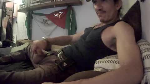 Snapshot of badhombremx chatting on September 12, 4:45 am Mexican livin Off the Wall online show from September 12, 4:45 am