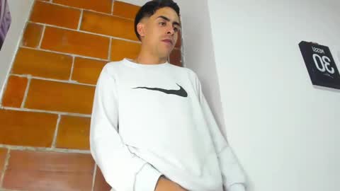 Snapshot of badjuanhot chatting on December 25, 8:07 am Juan Help us reach 100 likes online show from December 25, 8:07 am