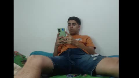 Snapshot of badjuanhot chatting on January 10, 11:33 am Juan Help us reach 100 likes online show from January 10, 11:33 am