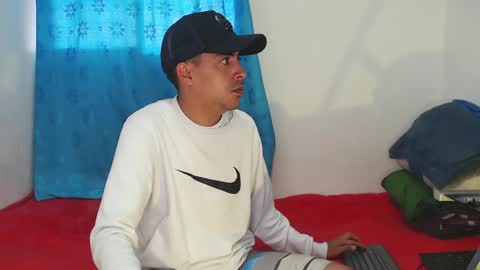 Snapshot of badjuanhot chatting on February 7, 1:01 pm Juan Help us reach 100 likes online show from February 7, 1:01 pm