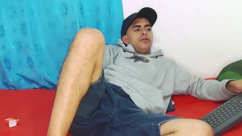 Snapshot of badjuanhot chatting on February 9, 1:00 am Juan Help us reach 100 likes online show from February 9, 1:00 am